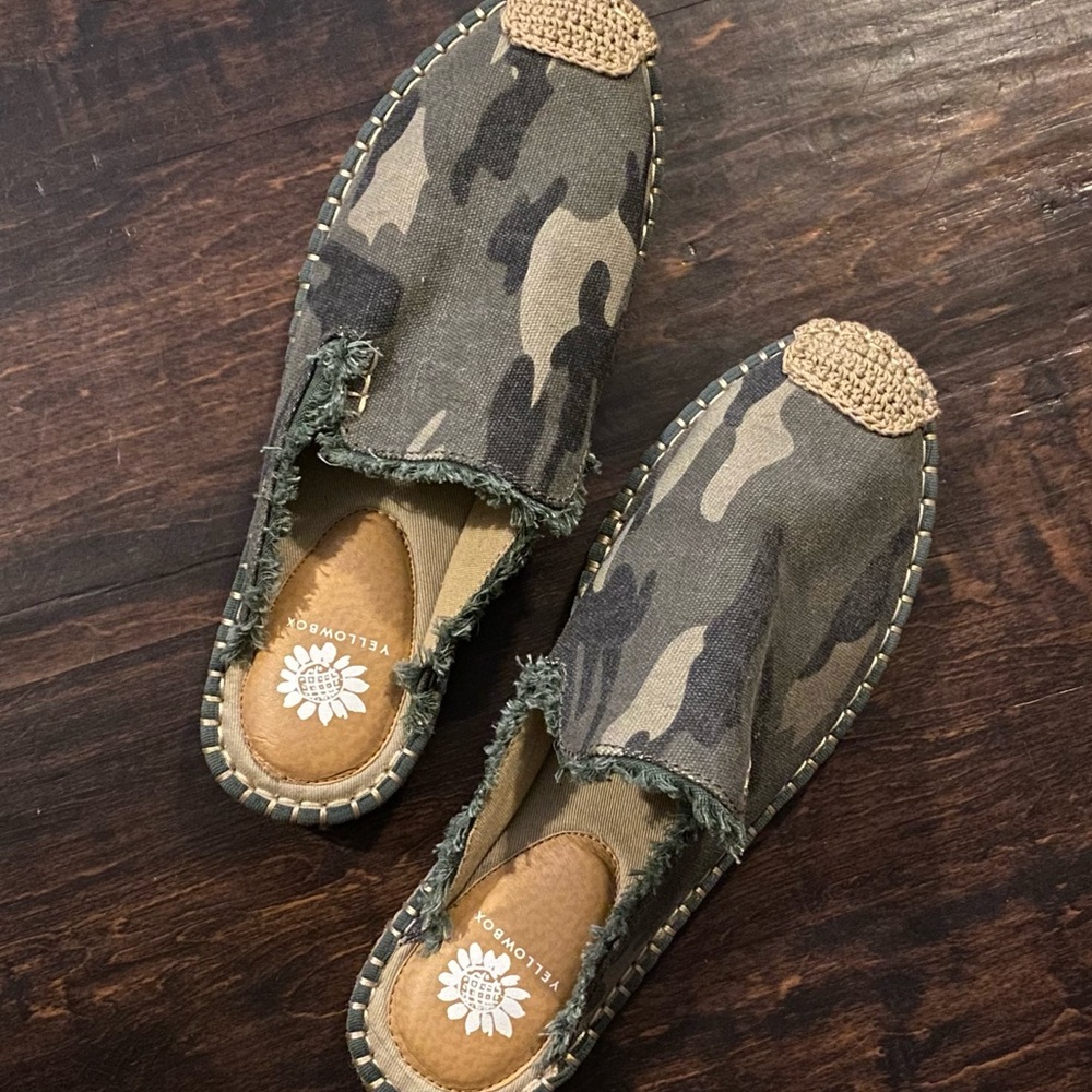 Yellow Box “Lazaro” size 9.5 Camo Espadrilles - LIKE NEW!!!